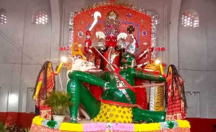 রাজপরিবারের ‘বড়ো মা’ আজও বাঁচিয়ে রেখেছেন এক চিরজাগ্রত ঐতিহ্যকে।   (‘আনন্দ উৎসব ২০২৫’-এর সাফল্যের নেপথ্যে রয়েছেন একাধিক সহযোগী। প্রেজ়েন্টিং পার্টনার ‘মারুতি সুজ়ুকি অ্যারেনা’। অন্যান্য সহযোগীরা হলেন ওয়েডিং পার্টনার ‘এবিপি ওয়ানস্টপ ওয়েডিং’, ফ্যাশন পার্টনার ‘কসমো বাজ়ার’, নলেজ পার্টনার ‘টেকনো ইন্ডিয়া ইউনিভার্সিটি’, ব্যাঙ্কিং পার্টনার ‘ইউনিয়ন ব্যাঙ্ক অফ ইন্ডিয়া’, কমফোর্ট পার্টনার ‘কার্লন’)। (এই প্রতিবেদনটি ‘আনন্দ উৎসব’ ফিচারের একটি অংশ)।