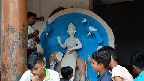 প্রথম থেকেই এই পুজো ঘিরে রামকানালি গ্রামে উৎসবের আবহ তৈরি হয়। আজও সেই আমেজে কোনও বদল হয়নি।