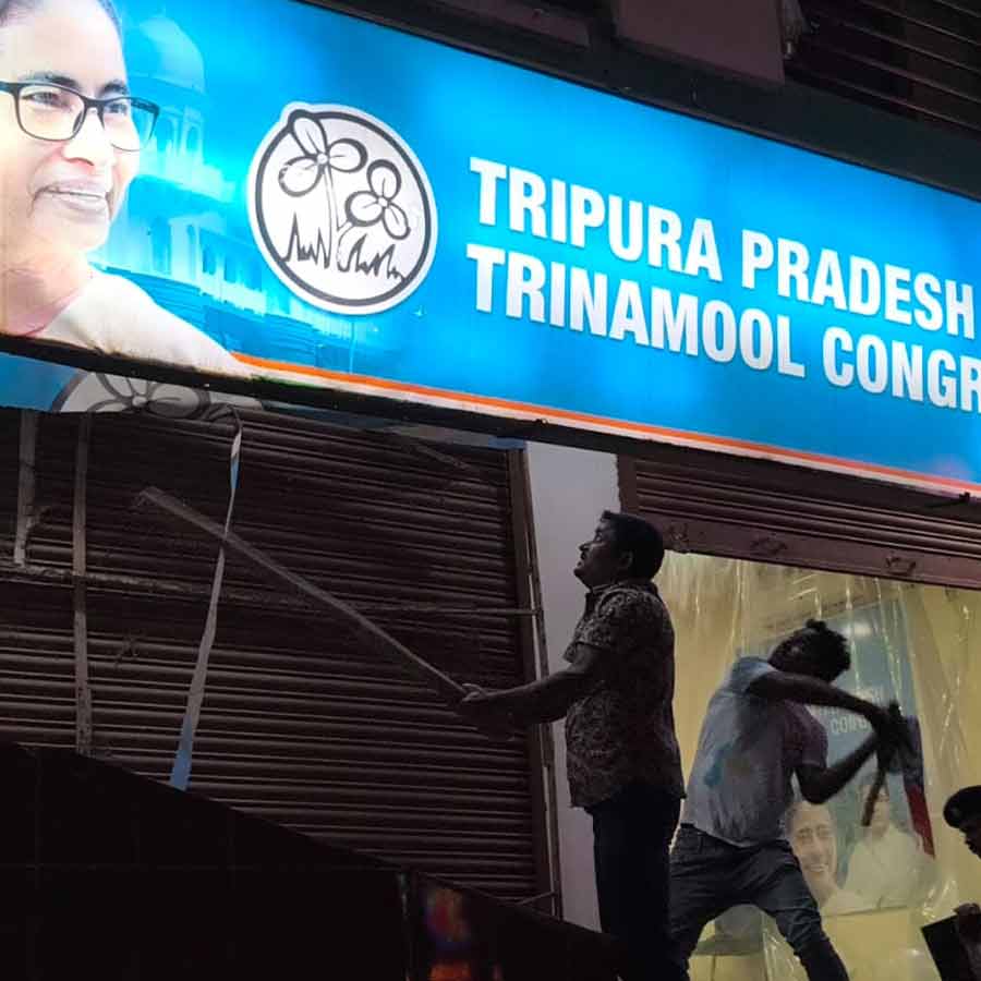 ত্রিপুরায় তৃণমূলের রাজ্য কার্যালয়ে ভাঙচুরের অভিযোগ। নিজস্ব চিত্র।