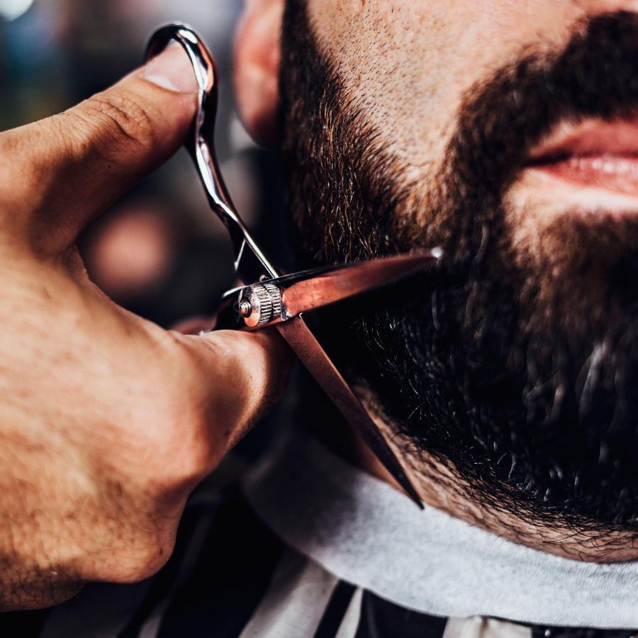 গোঁফ ছাঁটাই।