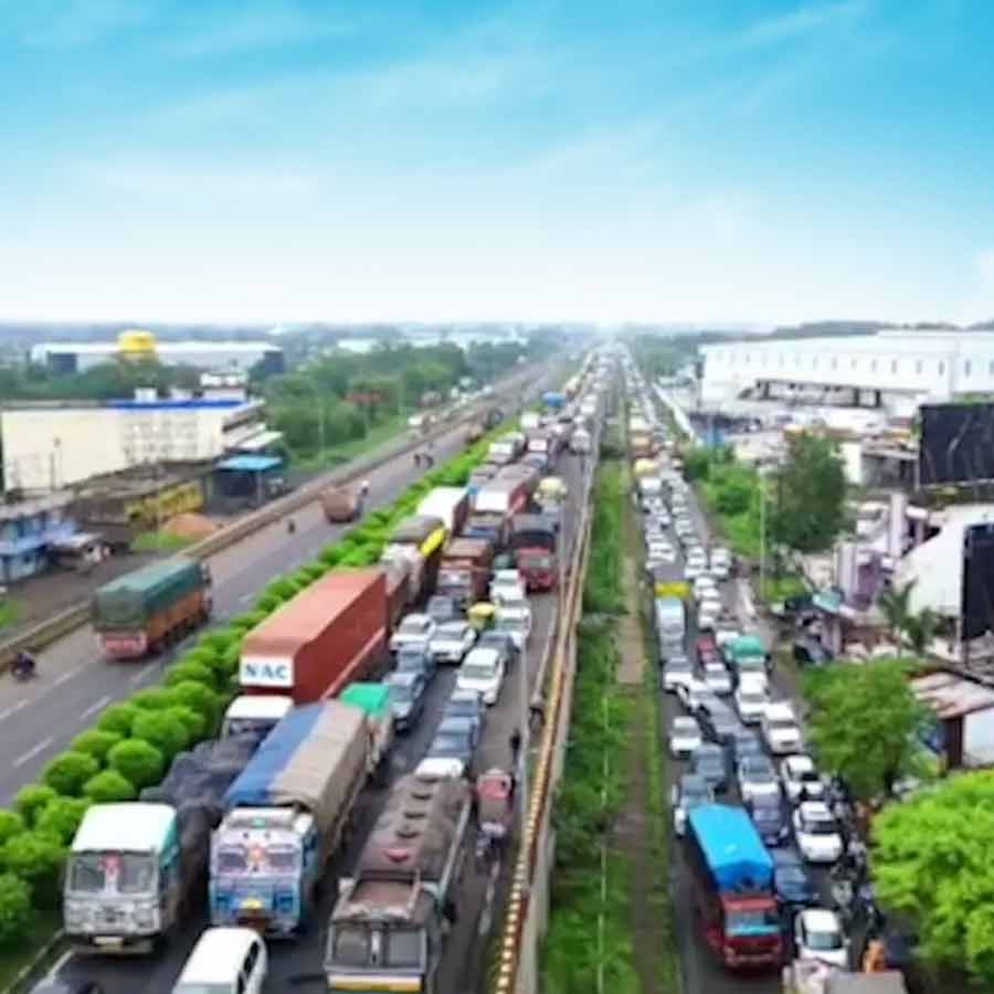 বৃষ্টিতে স্তব্ধ দিল্লি-কলকাতা জাতীয় সড়ক!