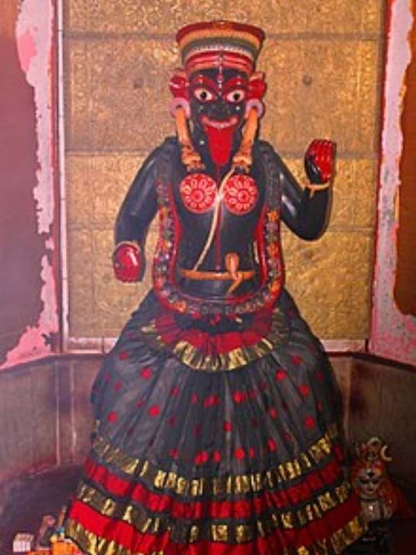 দেবী ভাগবত পুরাণ মতে, তিনি দেবী শতাক্ষীর শরীর থেকে উৎপন্না অন্যতম মহাশক্তি। কিছু সাধক এই রূপে কালীর আরাধনা করে থাকেন। তবে গৃহস্থের কাছে দেবীর এই রূপ অপ্রকাশ্য।  