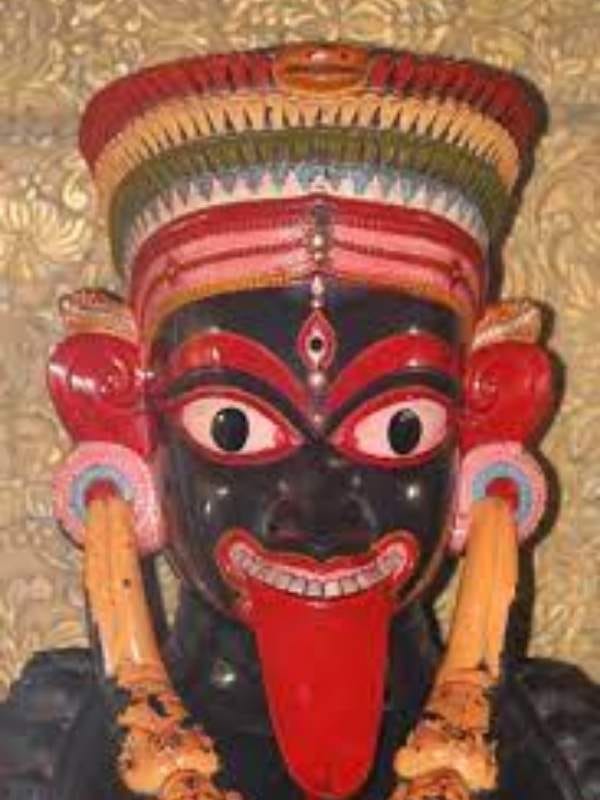 তাই তিনি বিষধরী, উগ্রচণ্ডী। তাই সাধনা করাও খুব জটিল। জানা যায়, বামদেব এই দেবীর সাধনা করতেন। তবে সাধনায় সিদ্ধিলাভ করা খুবই কঠিন।