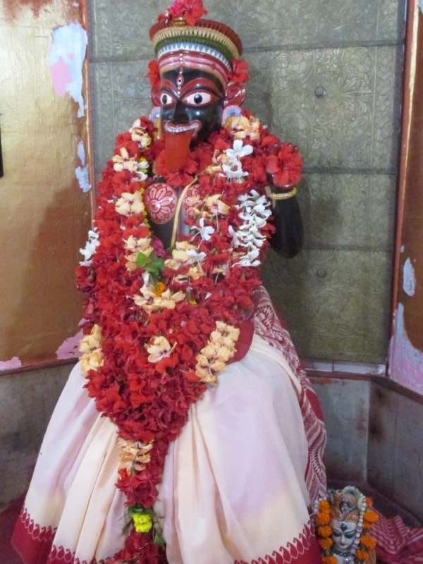 বীরভূম জেলার আকালীপুর গ্রামে ব্রাহ্মণী নদীর তীরে শ্মশানের পাশে মহারাজা নন্দকুমার একটি গুহ্যকালীর মন্দির নির্মাণ করেন।  ( ‘আনন্দ উৎসব ২০২৫’-এর সাফল্যের নেপথ্যে রয়েছেন একাধিক সহযোগী। প্রেজ়েন্টিং পার্টনার ‘মারুতি সুজ়ুকি অ্যারেনা’। অন্যান্য সহযোগীরা হলেন ওয়েডিং পার্টনার ‘এবিপি ওয়ানস্টপ ওয়েডিং’, ফ্যাশন পার্টনার ‘কসমো বাজ়ার’, নলেজ পার্টনার ‘টেকনো ইন্ডিয়া ইউনিভার্সিটি’, ব্যাঙ্কিং পার্টনার ‘ইউনিয়ন ব্যাঙ্ক অফ ইন্ডিয়া’, কমফোর্ট পার্টনার ‘কার্লন’)।  (এই প্রতিবেদনটি ‘আনন্দ উৎসব’ ফিচারের একটি অংশ)।