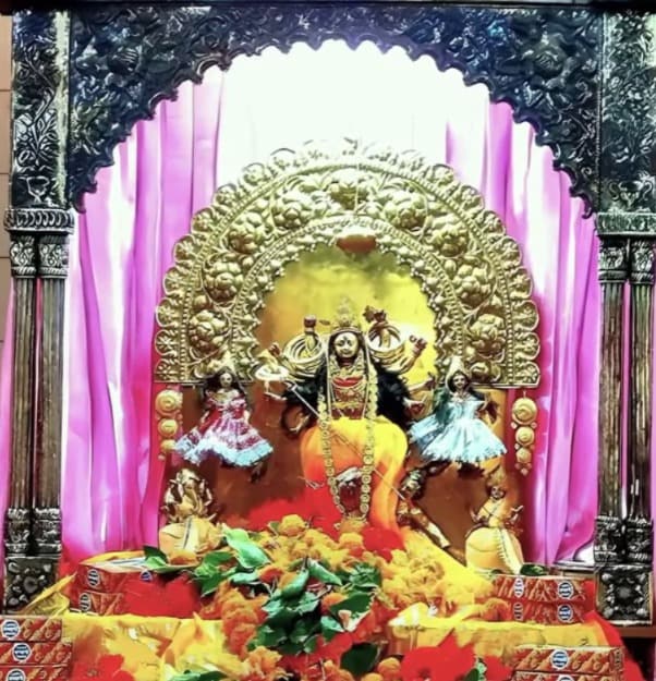 প্রায় ৮৫০ বছররের পুরনো এই মূর্তির উচ্চতা মাত্র দেড় ফুট।  