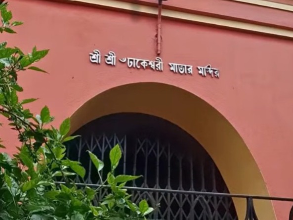 বলা হয়, দেবী এখানে খুবই জাগ্রত। শতাব্দী পেরিয়েও তাঁর যত্নে কোনও ভাটা পড়েনি আজও। ( ‘আনন্দ উৎসব ২০২৫’-এর সাফল্যের নেপথ্যে রয়েছেন একাধিক সহযোগী। প্রেজ়েন্টিং পার্টনার ‘মারুতি সুজ়ুকি অ্যারেনা’। অন্যান্য সহযোগীরা হলেন ওয়েডিং পার্টনার ‘এবিপি ওয়ানস্টপ ওয়েডিং’, ফ্যাশন পার্টনার ‘কসমো বাজ়ার’, নলেজ পার্টনার ‘টেকনো ইন্ডিয়া ইউনিভার্সিটি’, ব্যাঙ্কিং পার্টনার ‘ইউনিয়ন ব্যাঙ্ক অফ ইন্ডিয়া’, কমফোর্ট পার্টনার ‘কার্লন’)।  (এই প্রতিবেদনটি ‘আনন্দ উৎসব’ ফিচারের একটি অংশ)।