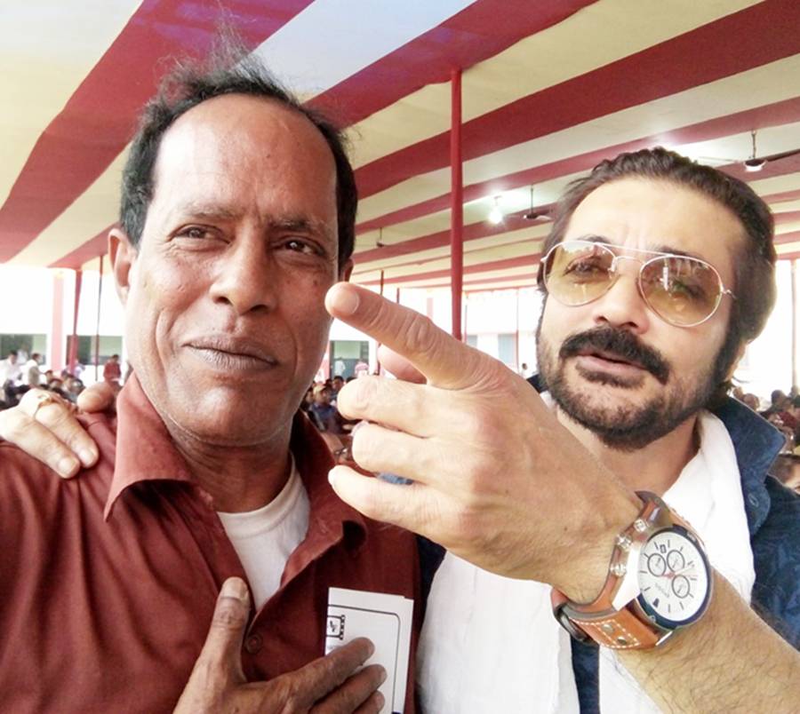 এক ফ্রেমে তুহিন বন্দ্যোপাধ্যায়, প্রসেনজিৎ চট্টোপাধ্যায়।