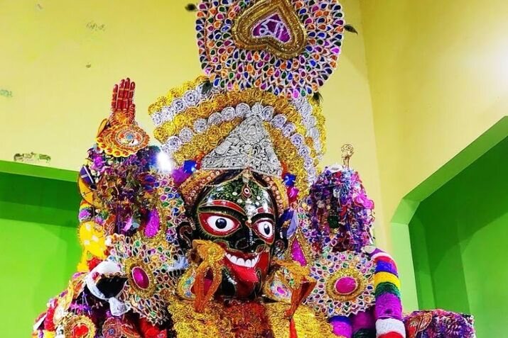 প্রায় ৩০০ বছরের পুরনো এই মন্দিরের ইতিহাসে যেমন রহস্য, তেমনই ভক্তির আবেশ।