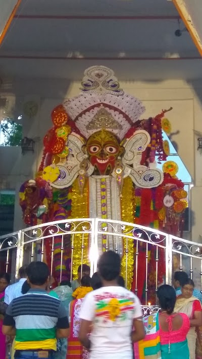  গভীর রাতে এমন দৃশ্য দেখতে আজও সেখানে ভিড় করেন অসংখ্য ভক্ত।