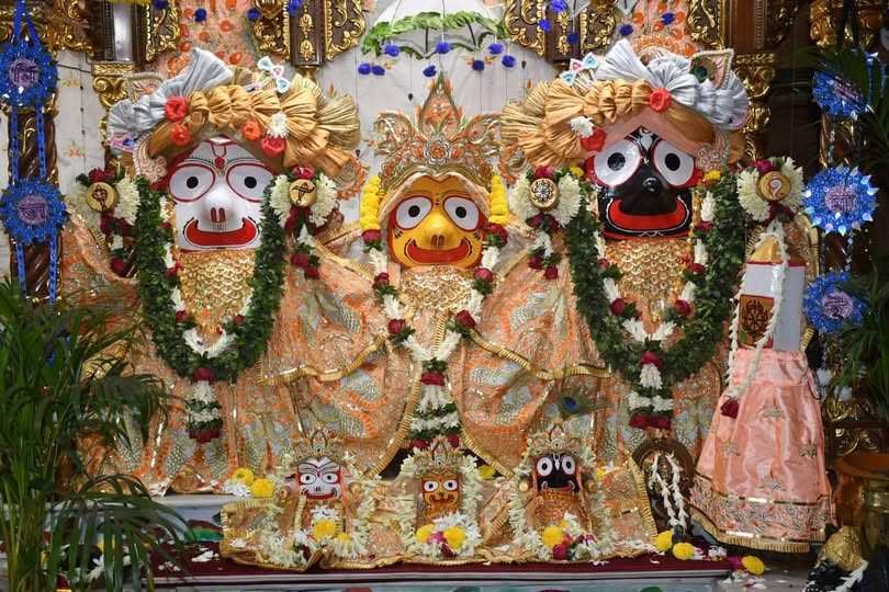 জগন্নাথ এবং অন্যান্য দেব-দেবী: তন্ত্র মতে, শুধু জগন্নাথ নয়, তাঁর ভাই বলরামের সঙ্গেও উগ্রতারার যোগ আছে। তাঁদের বোন সুভদ্রার সঙ্গে ভুবনেশ্বরীর যোগও স্পষ্ট। কেউ কেউ মনে করেন, বীরগোবিন্দপুরের এই দক্ষিণা কালী মূর্তি সেই যোগসূত্র থেকেই অনুপ্রাণিত।