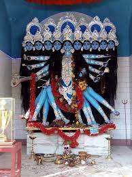 এই কালী মূর্তির পা এবং মাথাও ১০টি করে! 