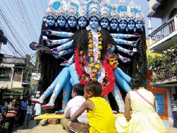 ভাবছেন কোথায় এই কালী মূর্তি পূজিত হয়? মালদার ইংরেজবাজারে। 