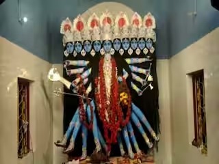 রাতে নয়, চতুর্দশীর সকালে পূজিত হন তিনি। 