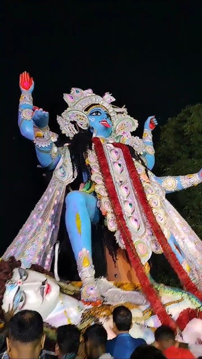 দূর-দূরান্ত থেকে ভক্তরা এসে মানত করতেন, আর তাতে সাফল্যও মিলত। সেই বিশ্বাস আর ভক্তিই এই পুজোর মূল সুর। বড়দের হাত ধরে শুরু হওয়া এই পুজোর দায়িত্ব এখন কাঁধে তুলে নিয়েছে পরবর্তী প্রজন্ম।