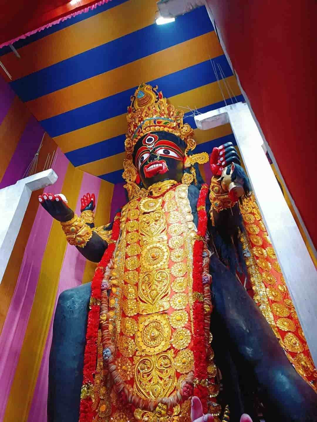 যদিও বর্তমানে ৫২ হাতের বদলে ৪২ হাত উচ্চতা অর্থাৎ ৬৩ ফুটের দেবী মূর্তি পুজো হয়। কিন্তু উচ্চতা কমলেও আজও এই পুজো ৫২ হাতের কালীপুজো নামেই খ্যাত। 