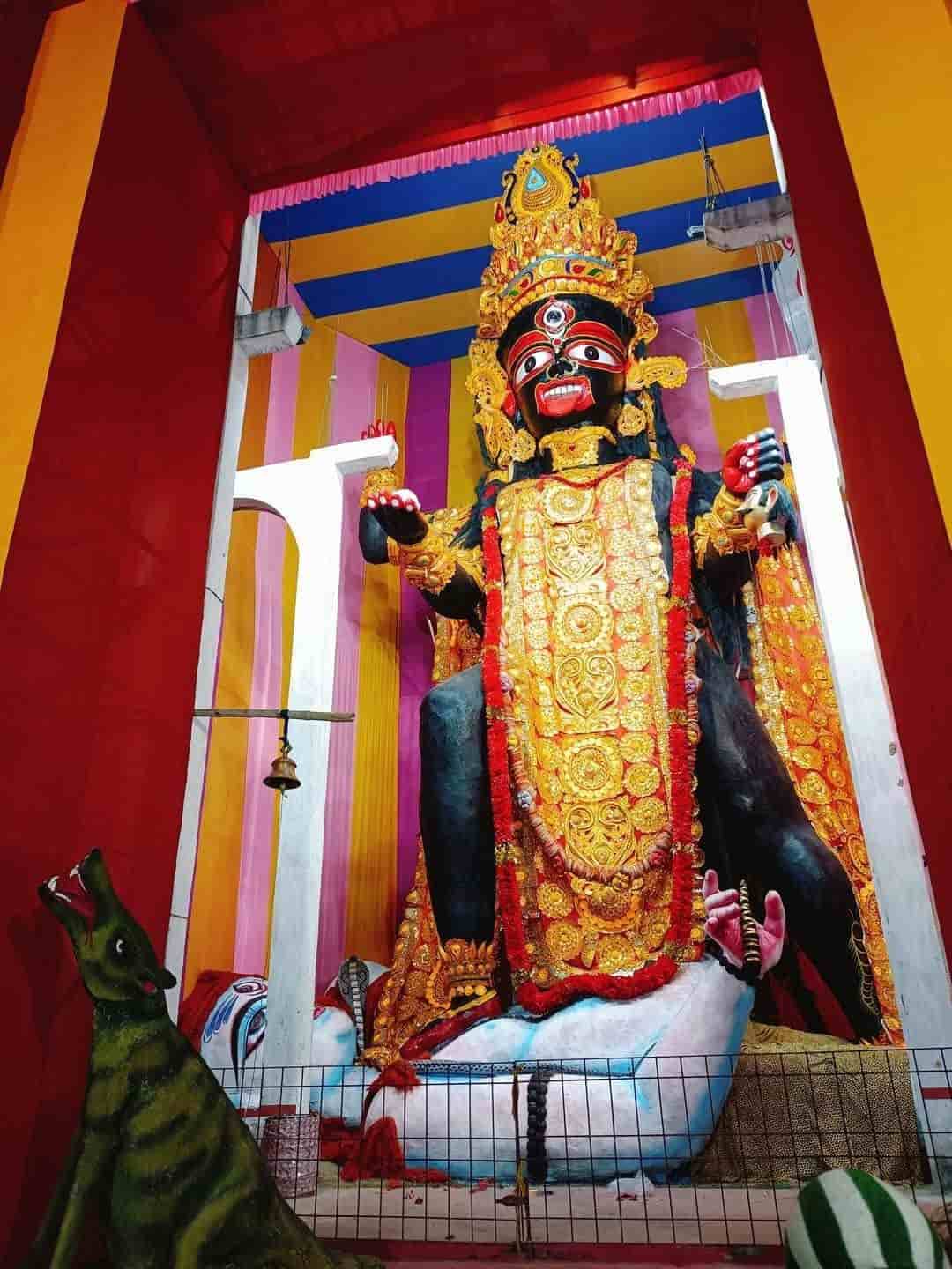 যদিও গোড়ার দিকে দেবী প্রতিমার উচ্চতা ছিল কেবল ২১ হাত। 