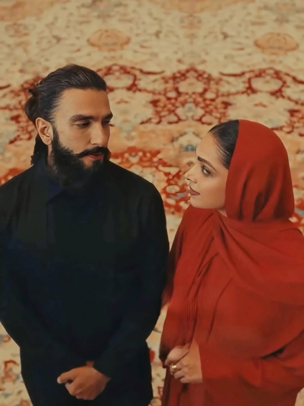 দীপিকা যেটি পরেছেন সেটি আদপেই হিজাব নয়। 