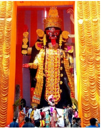 পুজো উদ্যোক্তারা বর্তমানে মন্দির নির্মাণ করেছেন এই দেবীর। সেখানেই এখন পুজো পান ৫২ হাত কালী। 