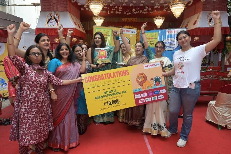 সেরা প্রতিমা - ‘টলি অ্যাপার্টমেন্টস’