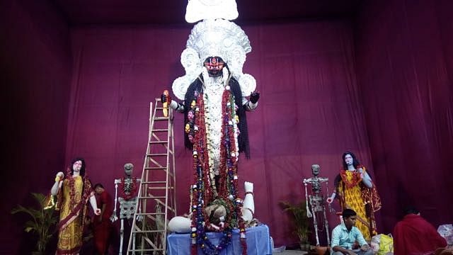 কেওড়াতলা মহাশ্মশানে ১৮৭০ সাল থেকে শ্মশান কালীর পুজো হয়ে আসছে। অর্থাৎ ২০২৫ সালে এই পুজো ১৫৫ বছরে পদার্পণ করবে। 