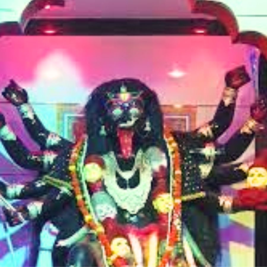 কালী এখানে শুধু সংহারিণী নন, তিনি এই অঞ্চলের কাছে এক নতুন উৎসবের ঠিকানা। 