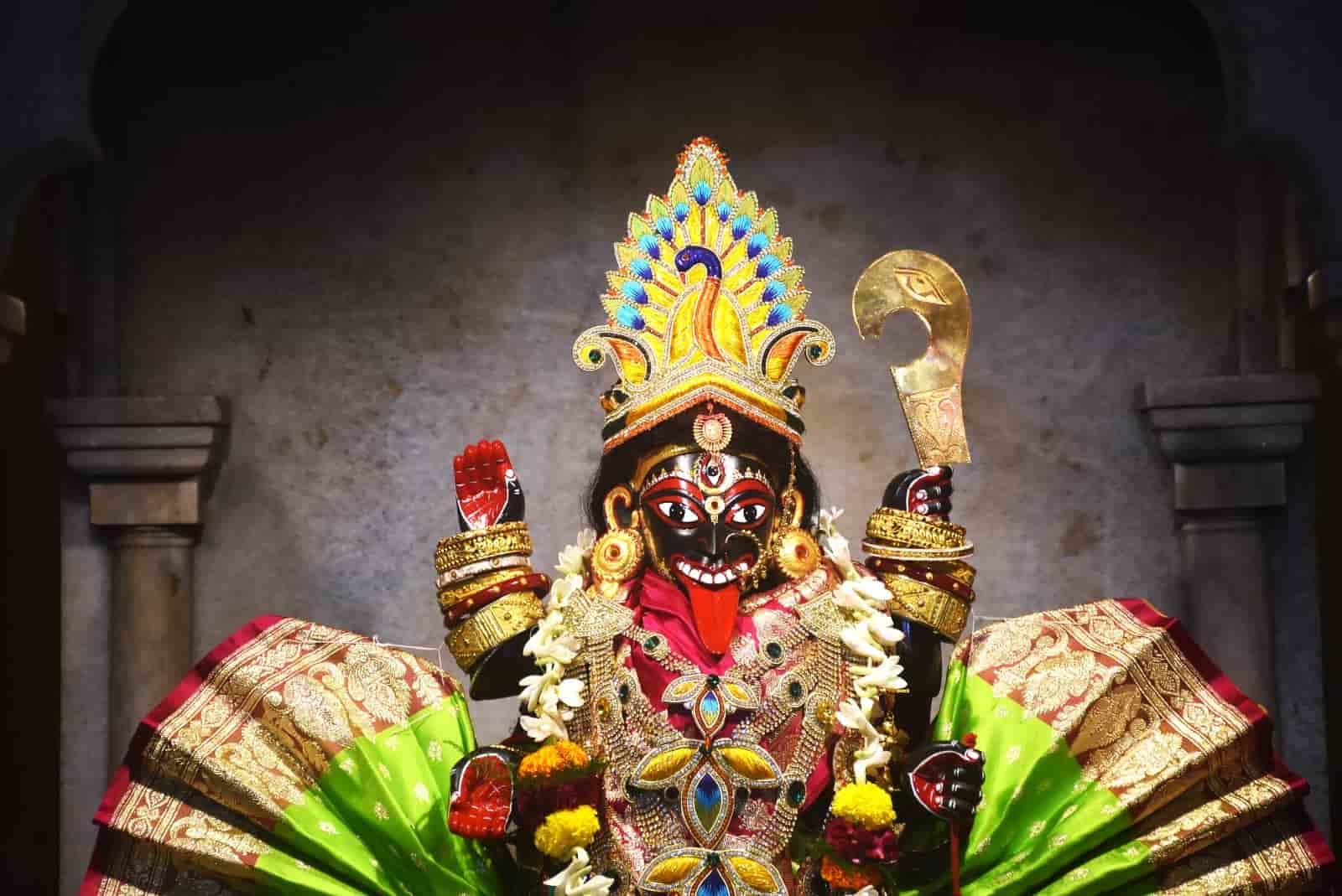 টালিগঞ্জের এই মন্দিরে কষ্টিপাথর দিয়ে তৈরি করা হয় কালীমূর্তি। নন্দদুলাল কালী সাধক হওয়ায় কালীমূর্তি নির্মাণ করেন। 