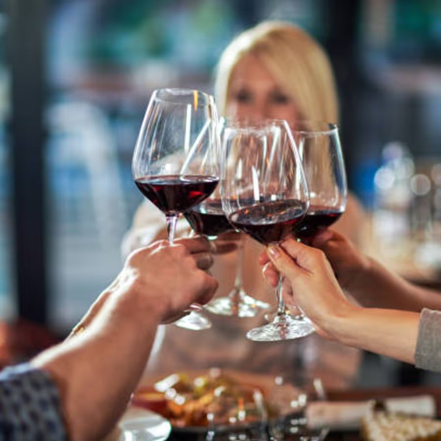 কিন্তু তাতে কি আনন্দ, মজায় ফাঁকি পড়বে? একদম না। আগে থেকেই সমস্ত বন্দোবস্ত করে রেখেছিলেন সুরপ্রেমীরা। 