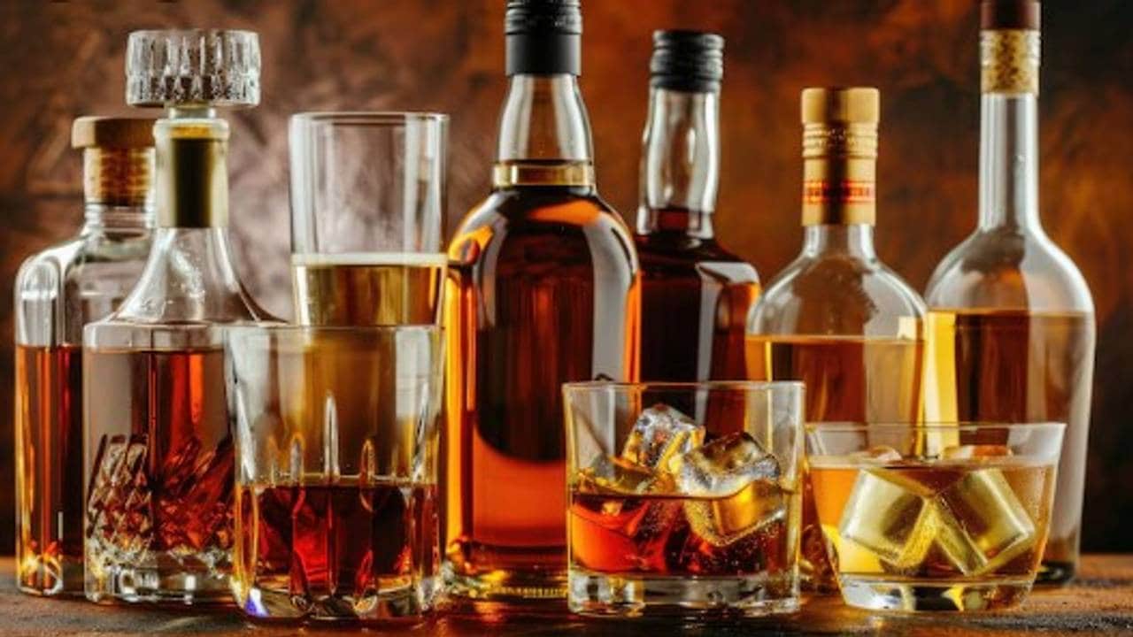 গোটা পশ্চিমবঙ্গ জুড়ে পুজোর চার দিনে ১৫০ কোটি টাকার মদ বিক্রি হয়েছে বলে জানা গিয়েছে আবগারি দফতর থেকে। (এই প্রতিবেদনটি ‘আনন্দ উৎসব’ ফিচারের একটি অংশ।)