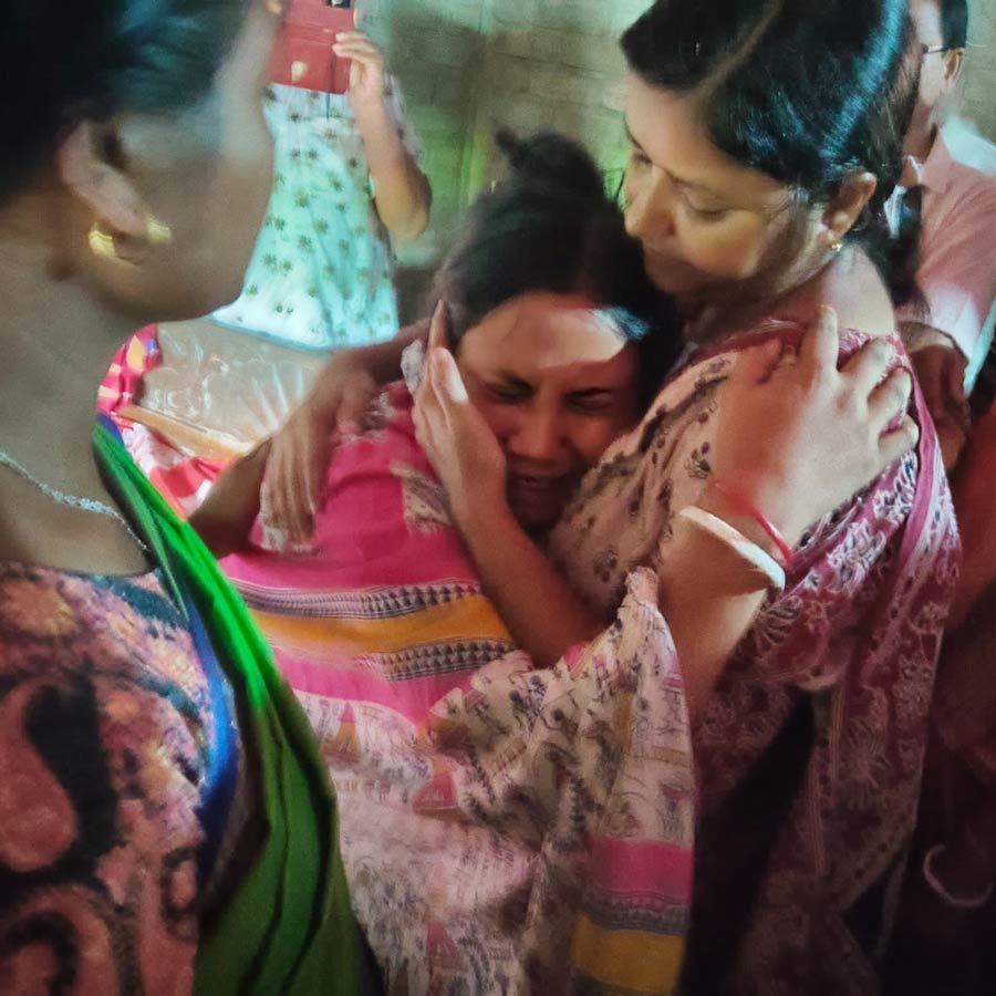 CPM leaders & SFI team distribute relief materials to distressed people in 4 districts