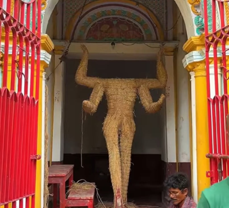  ত্রয়োদশী থেকে একটু একটু করে প্রাণ ঢালা হচ্ছে প্রতিমায়। 