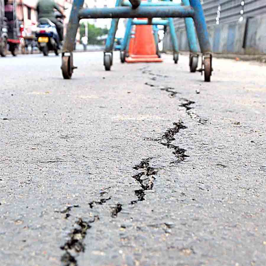 Railway Officials and PWD to inspect crack at Chandmari Rail Bridge of Howrah