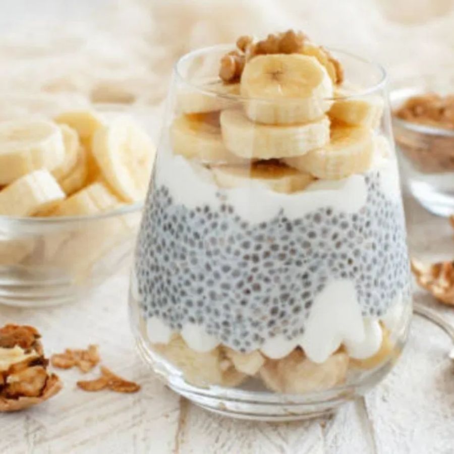 আবার টক দইয়ের সঙ্গে ভেজানো চিয়া খেলেও ওজন কমবে। 