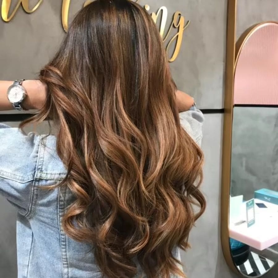 রং করানোর পর চুলের সঠিক যত্ন না নিলে রং তো ফিকে হবেই! হেয়ার কালার টিকিয়ে রাখতে কী করবেন জেনে নিন। 