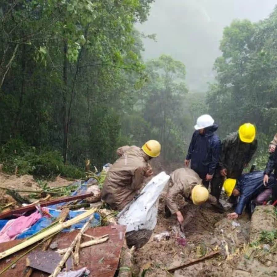 বহু মানুষ প্রাণ হারিয়েছেন, অনেকে জলে ভেসে গিয়েছেন, গবাদি পশু ভেসে গিয়েছে জলে, মারাও গিয়েছে। জঙ্গল প্লাবিত হয়েছে। সম্পত্তির ক্ষয়ক্ষতির পরিমাণও বিপুল। সমতলের সঙ্গে পাহাড়ের যোগসূত্রকারী একাধিক রাস্তাও ধসের কারণে ভেঙে গিয়েছে। 