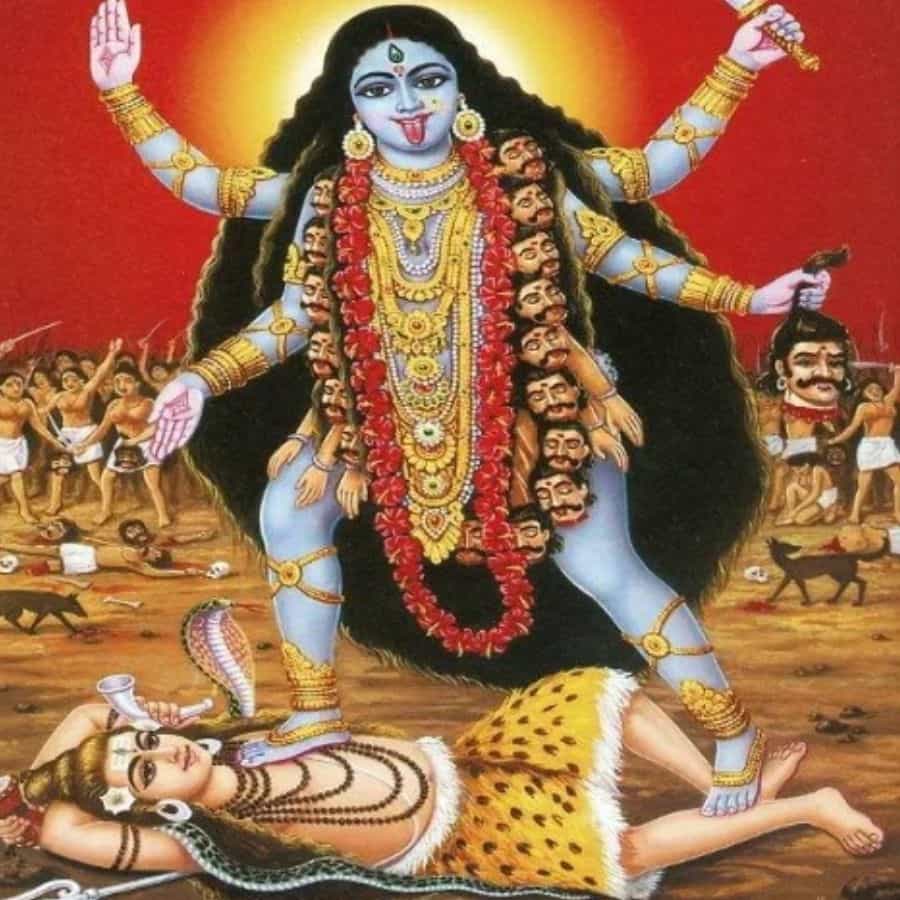 কৃষ্ণানন্দ আগমবাগীশের দেখা সেই দৃশ্যই হয়ে উঠল কালীমূর্তির প্রেরণা। তিনি দেখতে পেলেন সকল জীবের প্রতি করুণাময়ী, কোমল এবং দিব‍্য মাতৃত্বের রূপ। 