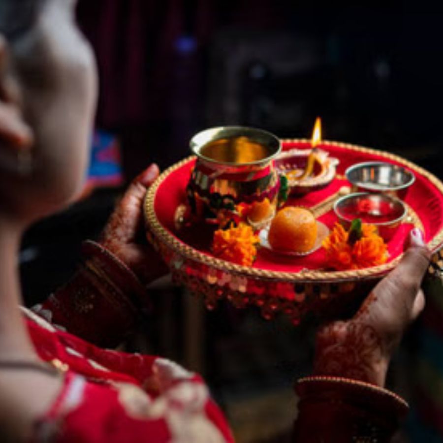  তবে চলতি বছর এই তিথি নিয়েই রয়েছে বড়সড় বিভ্রান্তি। 