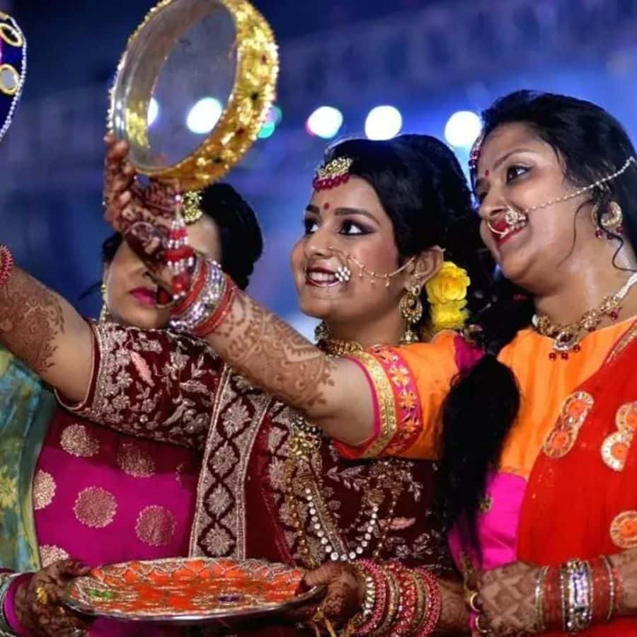 তবে পঞ্জিকা ও জ্যোতিষ শাস্ত্রের গণনা বলছে, কোনওটিই ভুল নয়।  