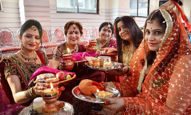 উপবাস রাখা যাবে প্রায় ১৪ ঘণ্টা।  (এই প্রতিবেদনটি ‘আনন্দ উৎসব’ ফিচারের একটি অংশ।)