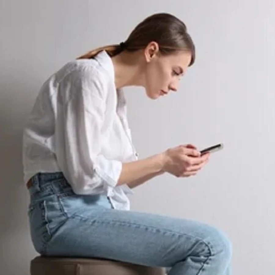 কুঁকড়ে থাকার মধ্যে দিয়ে নানাবিধ সমস্যা প্রকাশ পায়।