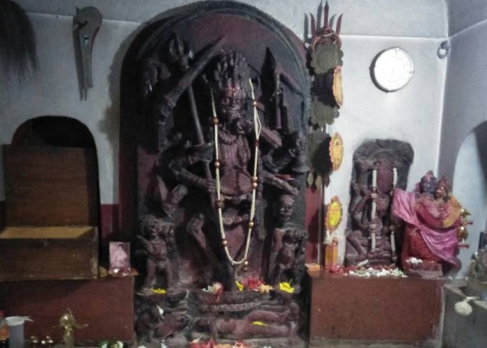 ।। মূর্তিতত্ত্ব ও ইতিহাস।।  মূর্তিটি যে কত প্রাচীন, তার কোনও লিখিত তথ্য পাওয়া যায় না।  মূর্তির গঠন শৈলী, বিন্যাস, আভরণ দেবতাগণের উপস্থিতি দেখে অনুমান করা হয় তা পাল-সেন যুগের সমসাময়িক। 