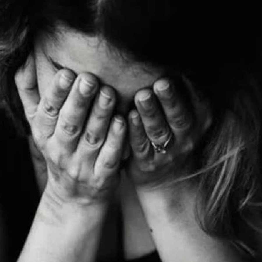 Woman allegedly beaten by doctor after demanding her money in Murshidabad dgtld