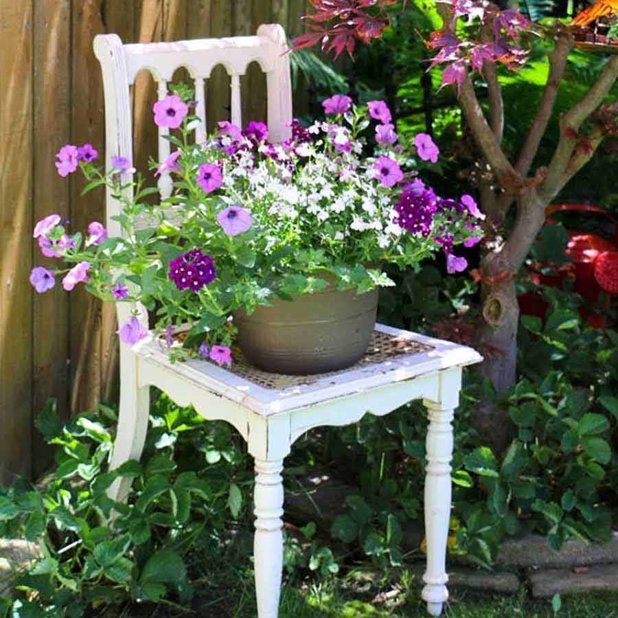 ভাঙা চেয়ার বাগানে মানানসই হতে পারে।