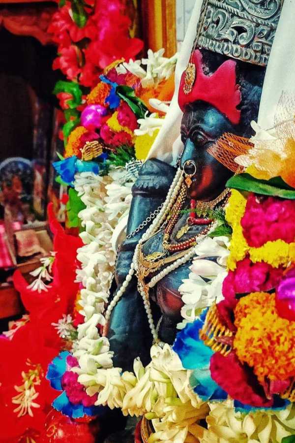 দেবীর প্রতি অগাধ বিশ্বাস কালিকাপুরবাসীদের। ওই গ্রামে আর অন্য কোনও কালীপুজো হয় না। এমনকী পাশের গ্রাম থেকে কালীর কোনও বিসর্জন শোভাযাত্রাও ঢোকে না কালিকাপুরে। এমনকি কুমরি গ্রামের বাসিন্দারাও এই দেবী ছাড়া অন্য কালীর আরাধনা করেন না। 