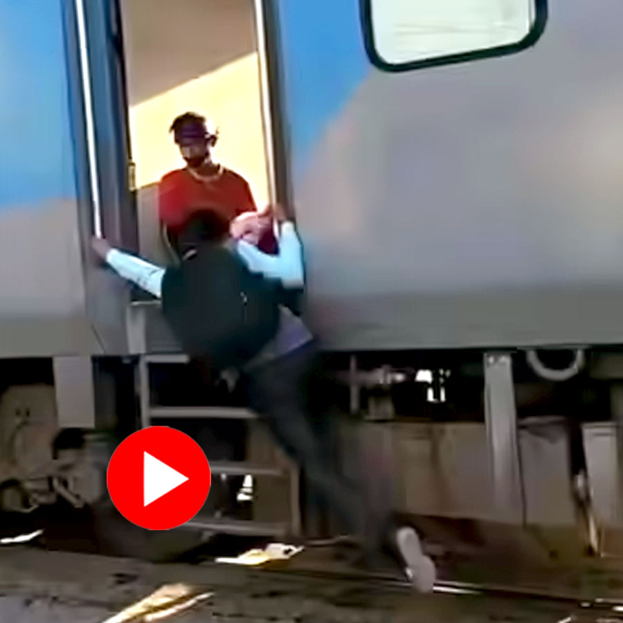 man slipped while trying to catch moving train