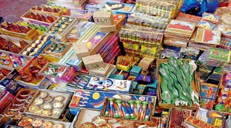 'রাইডার' ও 'সাইক্লোন' - গতিময় বাজি: শিশুদের কাছে জনপ্রিয় নতুন বাজির মধ্যে রয়েছে 'রাইডার' এবং 'সাইক্লোন'। রাইডার বাজি অনেকটা খেলনা গাড়ির মতো যা তুবড়ির মতো আলো জ্বালিয়ে মাটিতে চলতে থাকে। সাইক্লোনও দ্রুত ঘূর্ণায়মান বাজির মধ্যে নতুন সংযোজন।