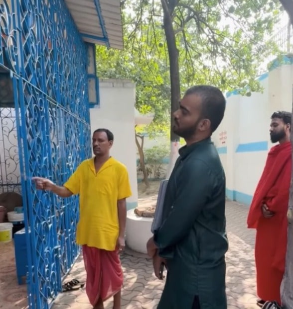  শান্ত-নিরিবিলি পরিবেশে অবস্থিত এই মন্দিরে নিত্য দিনই ভক্তদের আনাগোনা। 