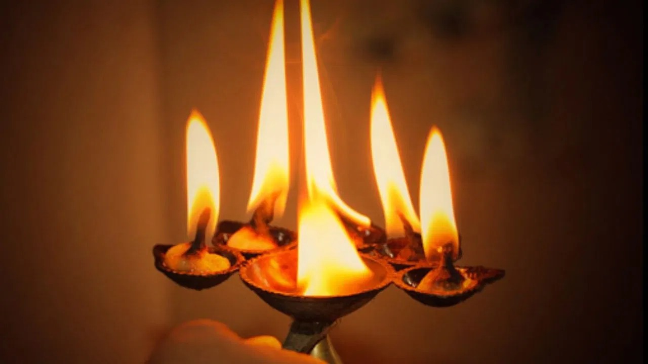 প্রতি দিনই এখানে নিত্যপুজো ও আরতি হয়। 