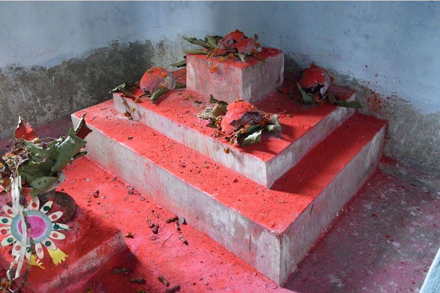 দেখতে পাবেন পঞ্চমুণ্ডির আসনও। 