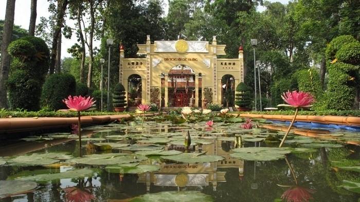 কেন কুখ্যাত এই পার্ক? বিশ্ব জুড়ে ভূতুড়ে তকমা: তাও দান পার্ক কেবল ভিয়েতনামে নয়, গোটা বিশ্বেই তার ভৌতিক কাহিনির জন্য পরিচিত। আন্তর্জাতিক ভ্রমণ গাইড এবং ম্যাগাজিনগুলি এই পার্ককে বিশ্বের অন্যতম 'ভূতুড়ে স্থান'-এর তালিকায় স্থান দিয়েছে। এই পরিচিতির মূলে আছে এক অতৃপ্ত আত্মার লোককথা।