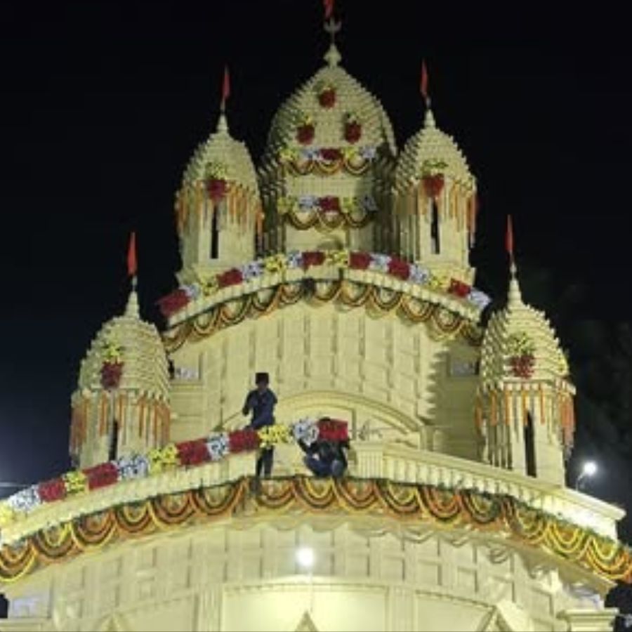 শোকাতুর গোটা গ্রাম। কানা নদীর পাড়ে চিতা সাজানো হল তার সৎকার হবে বলে। মুখাগ্নিও হল নিয়ম মেনে।